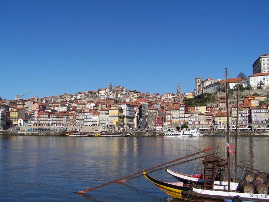 Ribeira desde la otra orilla del Río Duero.