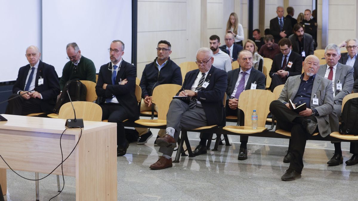 El exministro del Interior con el PP Jorge Fernández Díaz (i) y su número dos, Francisco Martínez (2i), Eugenio Pino (2d), exdirector adjunto operativo (DAO) de la Policía, y Marcelino Martín Blas (d), antiguo responsable de Asuntos Internos