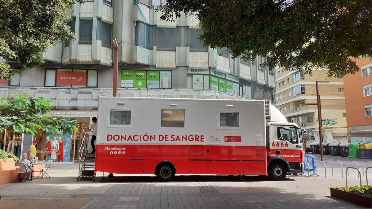 Unidad móvil de donación de sangre en Las Palmas de Gran Canaria.
