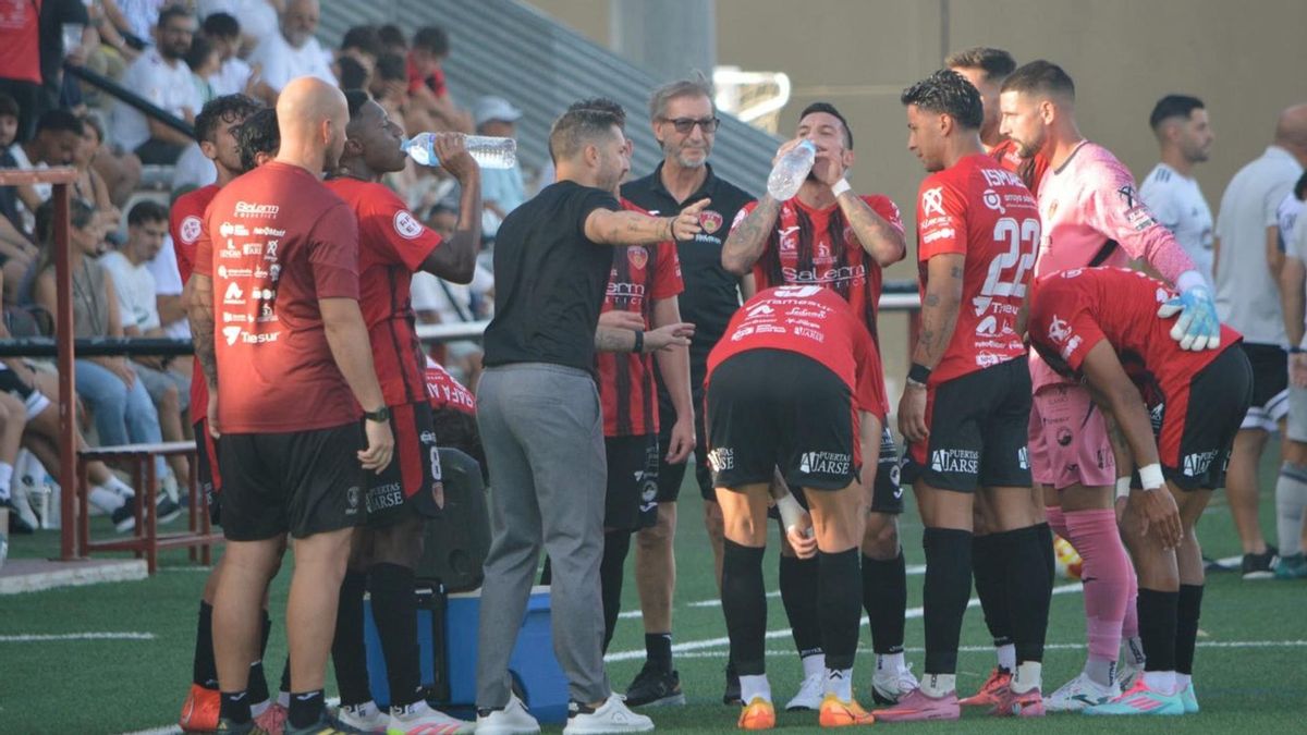 El Salerm Puente Genil tira de carácter y rescata un punto de oro ante el UCAM Murcia