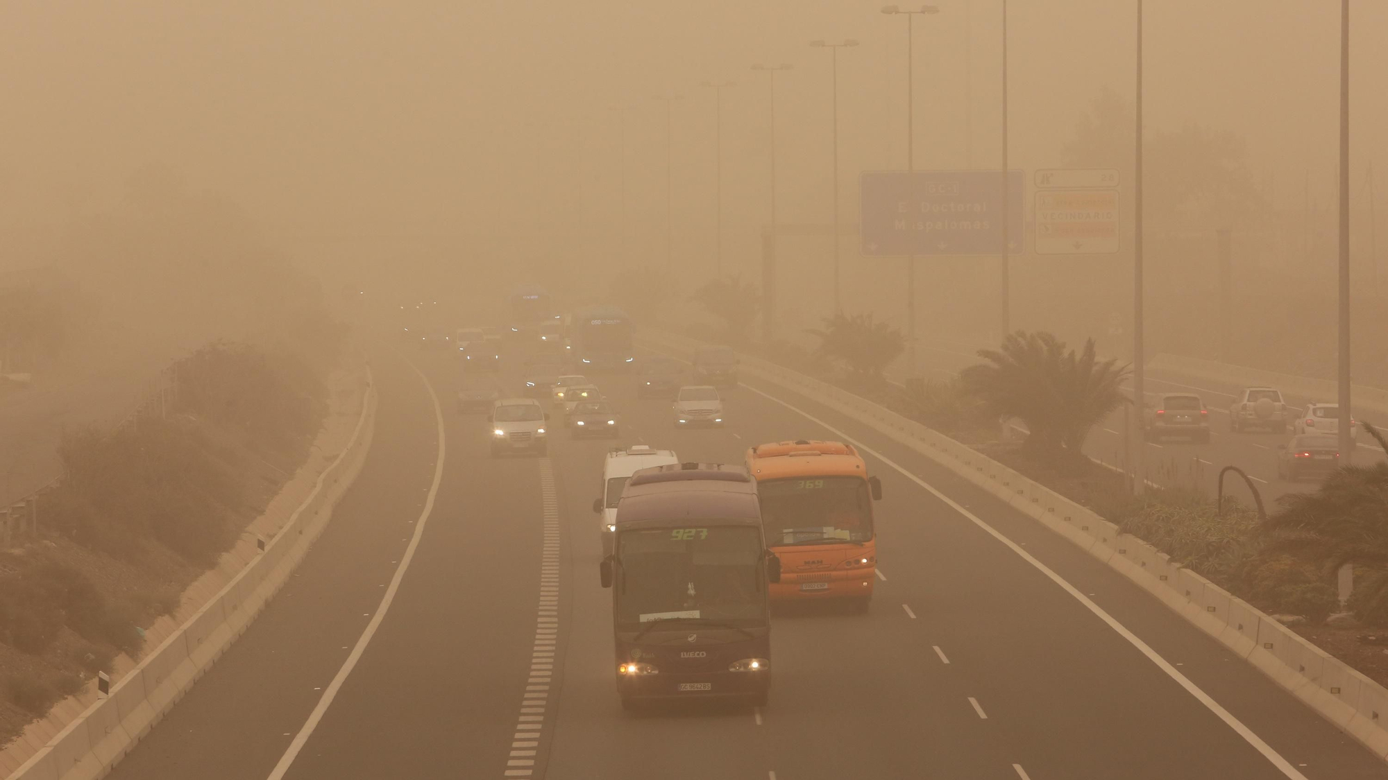 Efectos de la calima en Vecindario.
