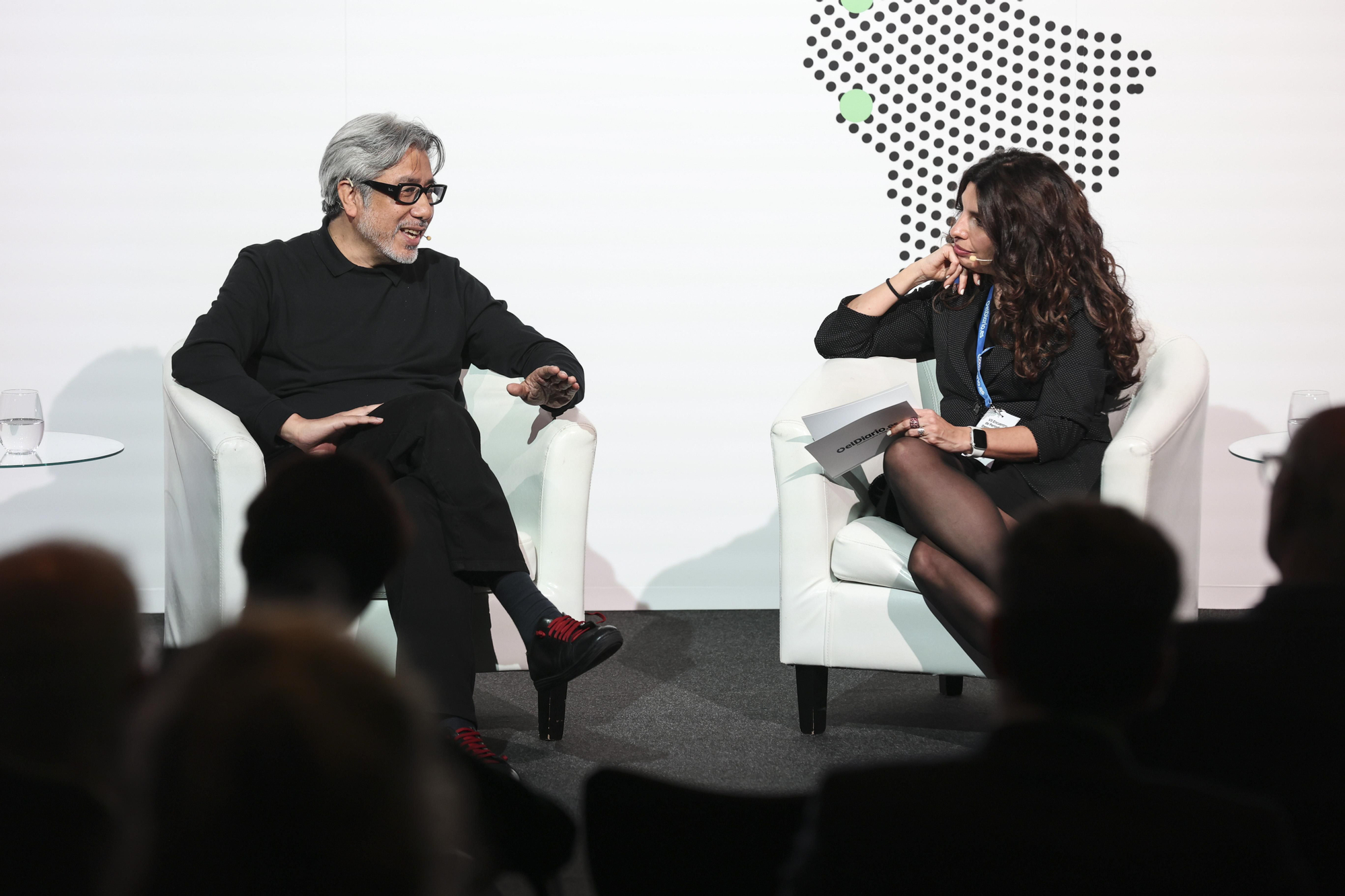 Entrevista: "El arte de editar la realidad", con Julio Villanueva Chang, fundador de Etiqueta Negra y Etiqueta Verde, y Natalia Chientaroli, subdirectora de elDiario.es