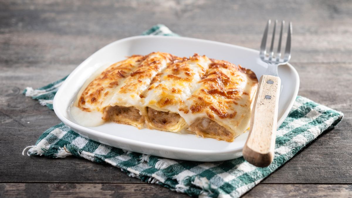 Este canelón es el claro ejemplo de lo que se puede lograr con un poco de idea y un par de placas de lasaña sin desperdiciar comida