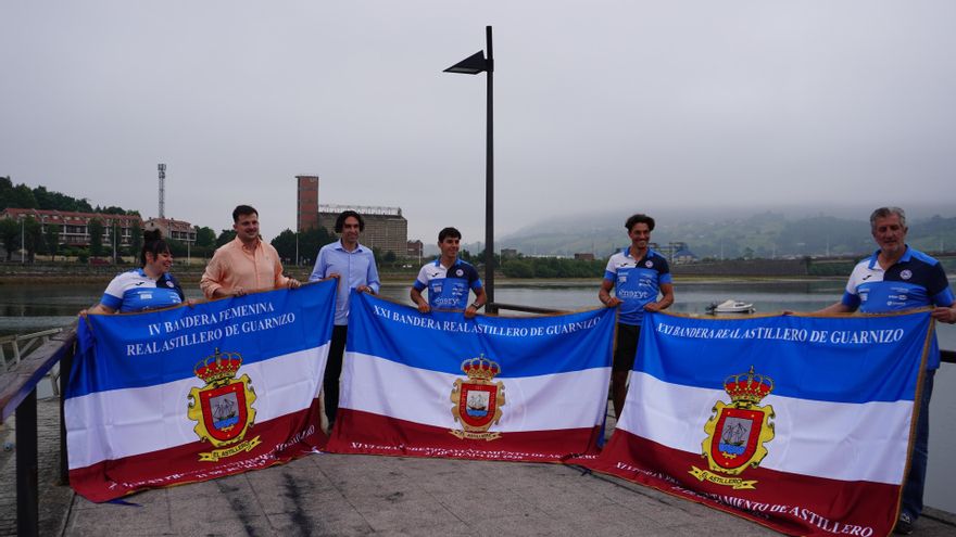 Presentación de la Bandera Real Astillero de Guarnizo, e la que participarán 27 traineras y medio millar de deportistas