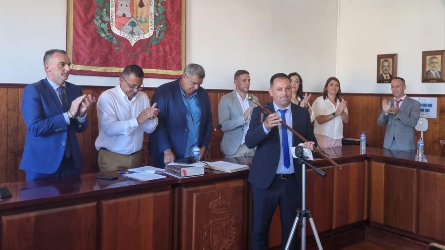 Manuel González (PSOE), nuevo alcalde de la Villa y Puerto de Tazacorte, en este sábado, en el acto de toma de  posesión del cargoo.