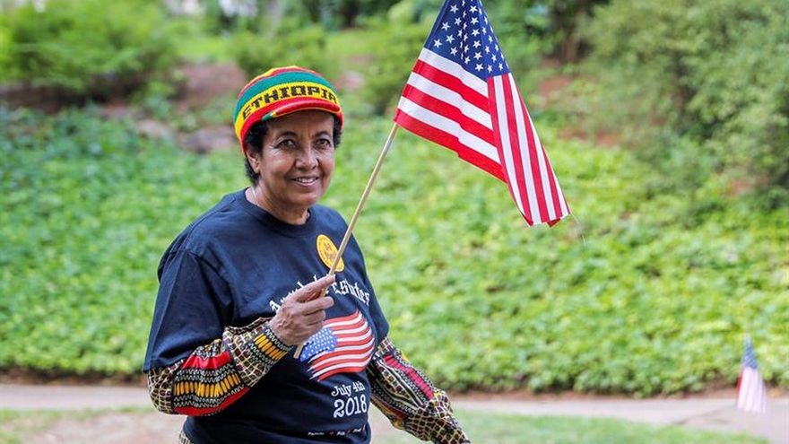 En medio de la crisis migratoria, cientos obtienen su ciudadanía este 4 de julio