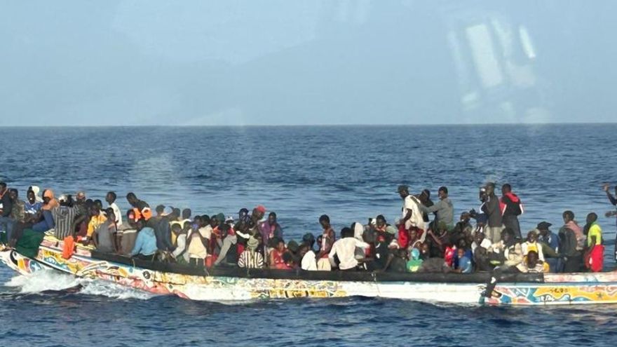 Llega a El Hierro un cayuco con 136 personas, entre ellas 17 menores