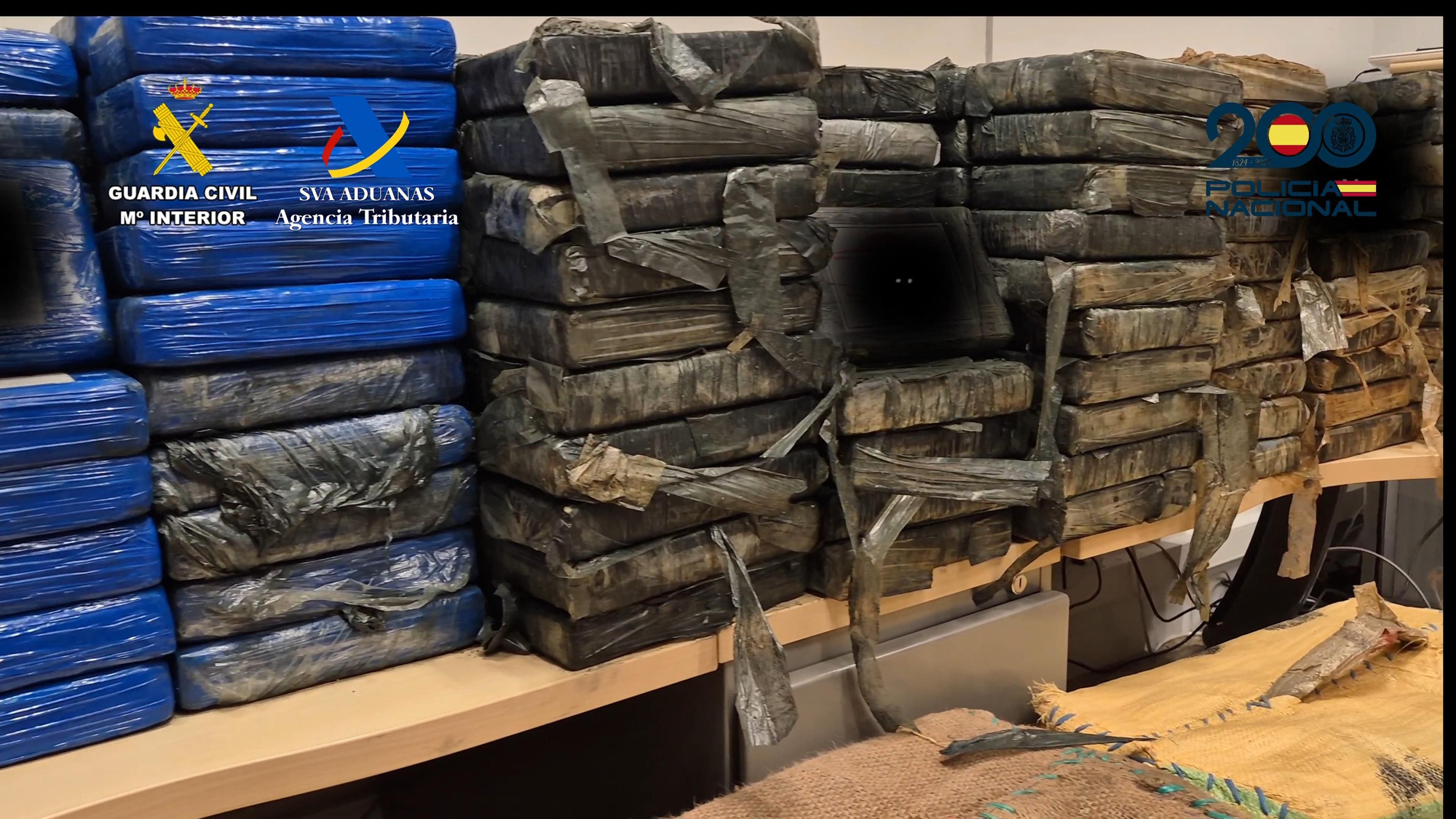 Parte de la droga intervenida