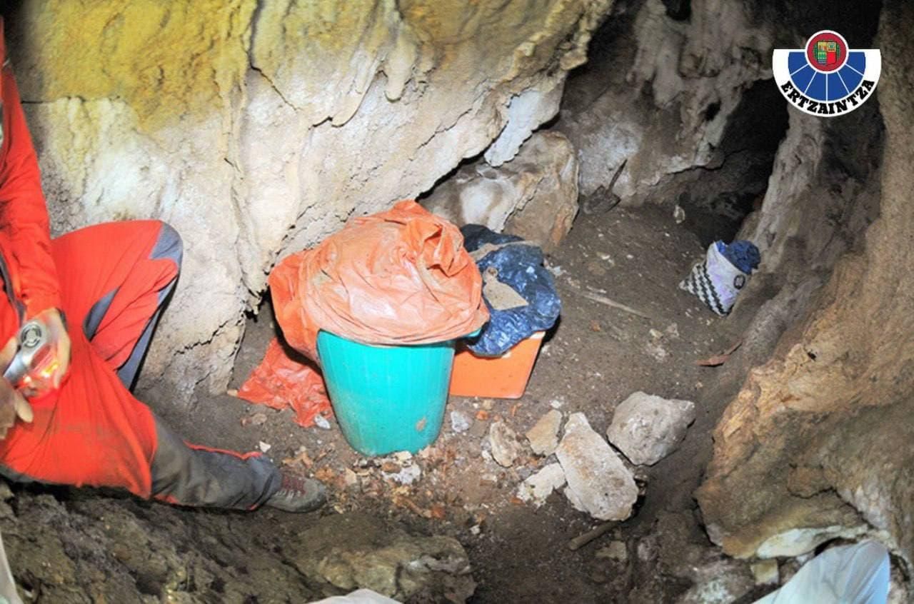 Armas y munición encontradas en el zulo de Ataun