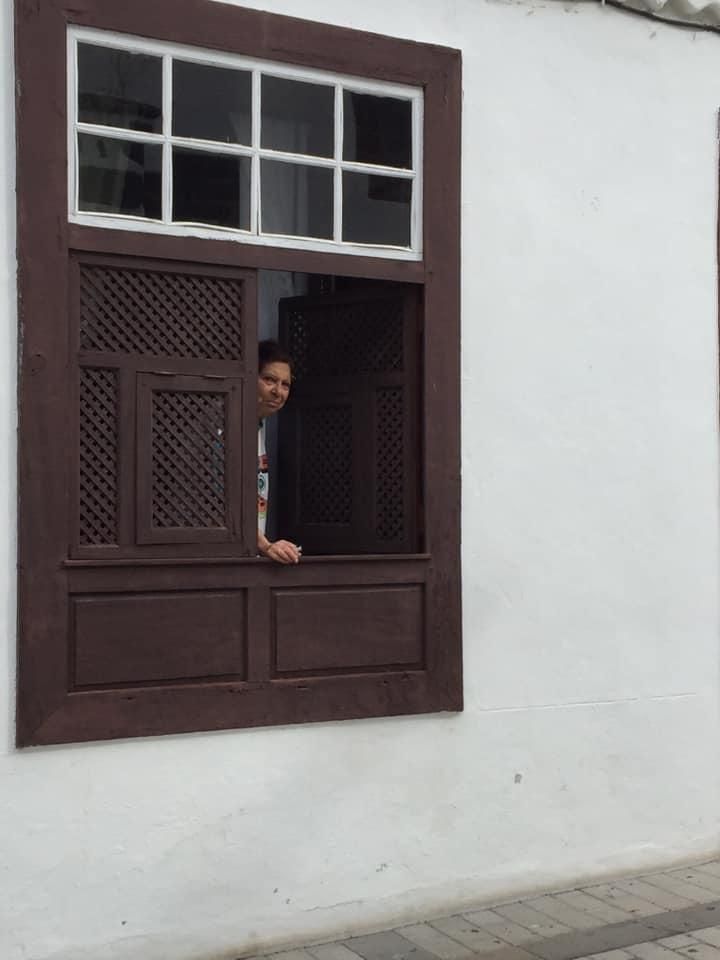 Ventana de celosía, de origen medieval.