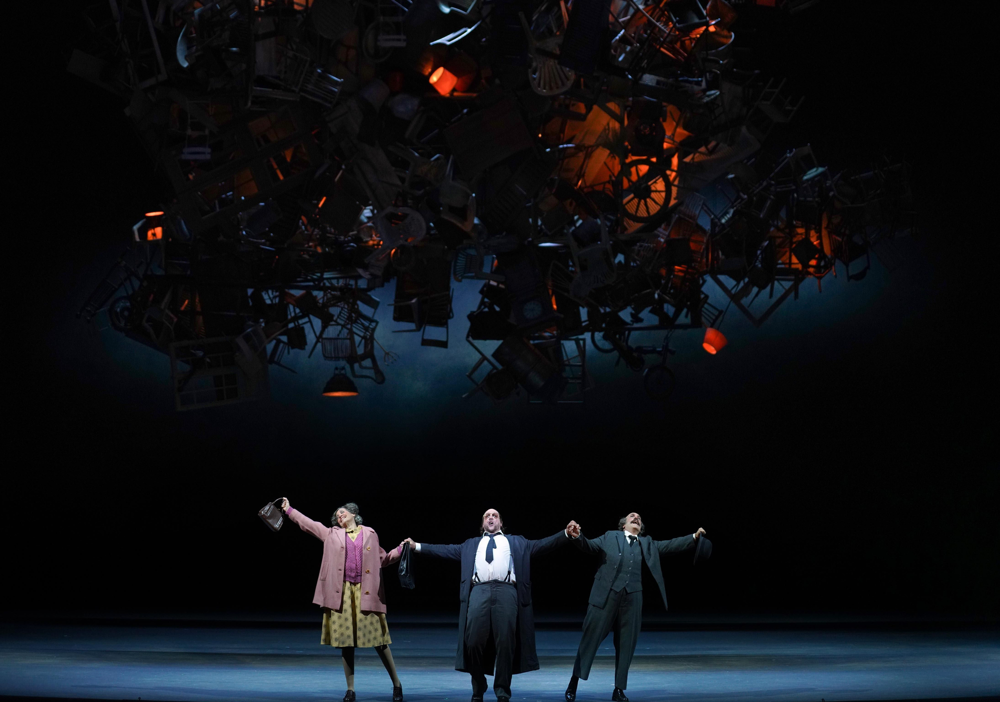 María Rey-Joly (Ludmila), Günther Groissböck (Kekal), Manel Esteve (Krušina) en 'La novia vendida'