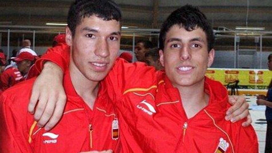 Alberto Molina junto a Alex Dujshebaev en la concentración.