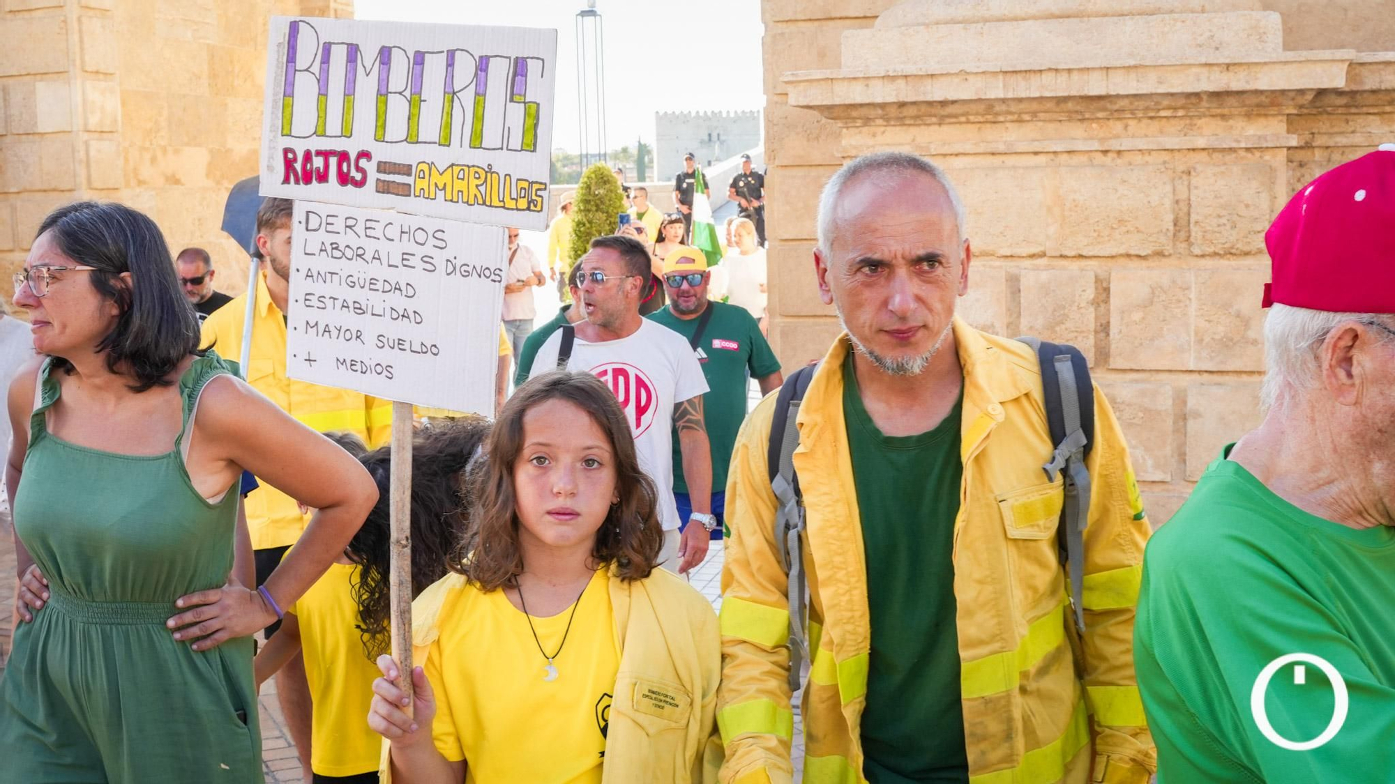 Marcha amarilla de bomberos forestales