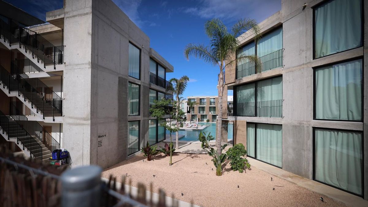 La terrassa i les piscines de l'hotel, epicentre de les seves festes i 'performances'.