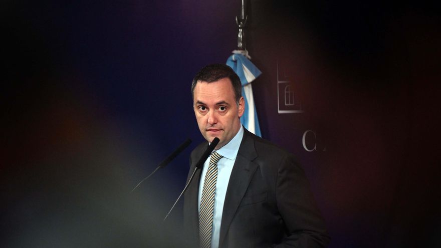 De la postergación en el Senado a la foto en Rosario: el Gobierno busca sostener a Adorni mientras crece el desgaste