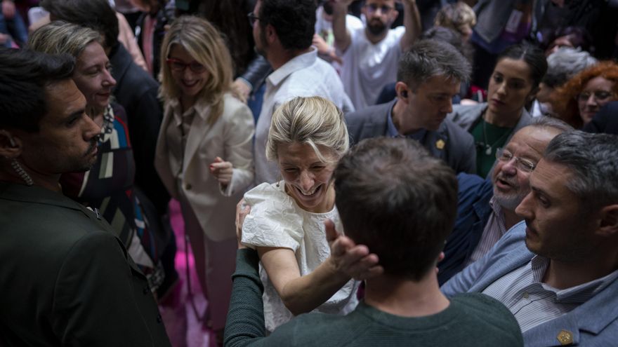 Una de las imágenes del mitin del Magariños más difíciles de aceptar para Podemos: Díaz abraza a Íñigo Errejón antes del acto.