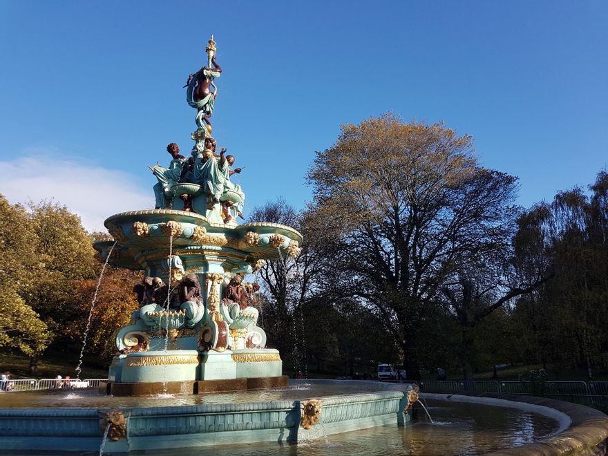 Ross Fountain, en Princess Street Gardens. Desde aquí hay unas vistas preciosas del Castillo de Edimburgo.