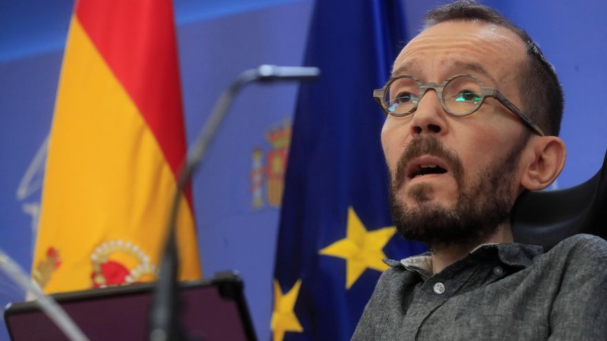El portavoz de Unidas Podemos en el Congreso, Pablo Echenique, da una rueda de prensa este jueves en el Congreso de los Diputados. EFE/Fernando Alvarado