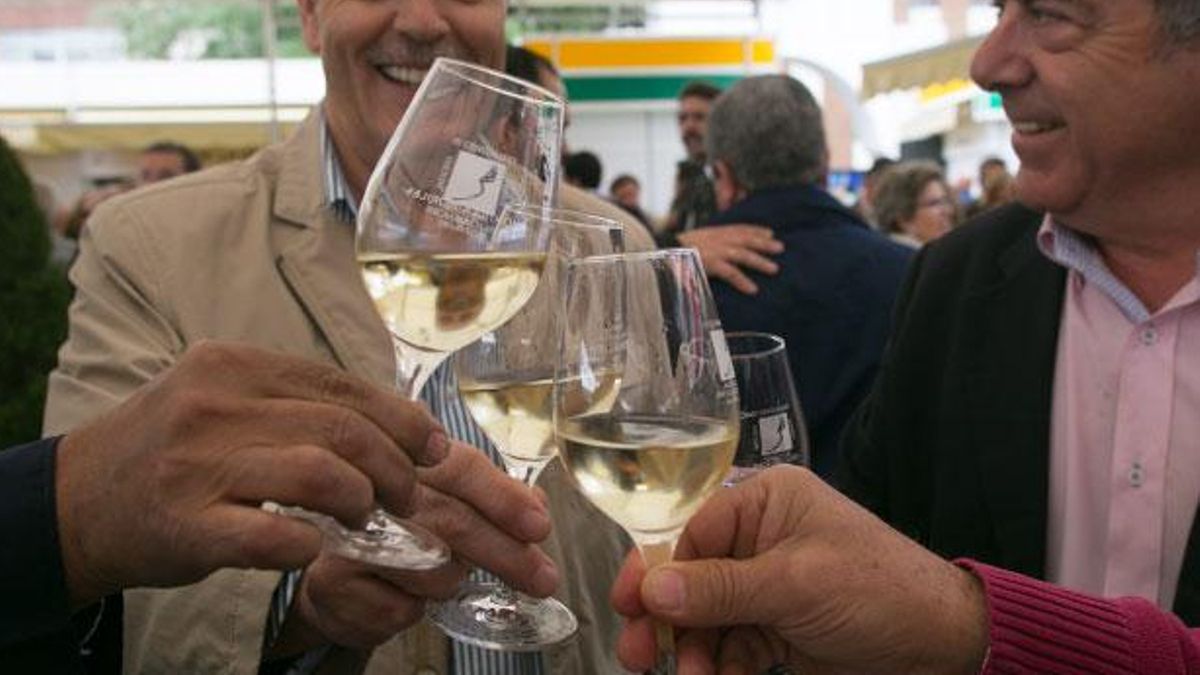 Brindis con catavinos