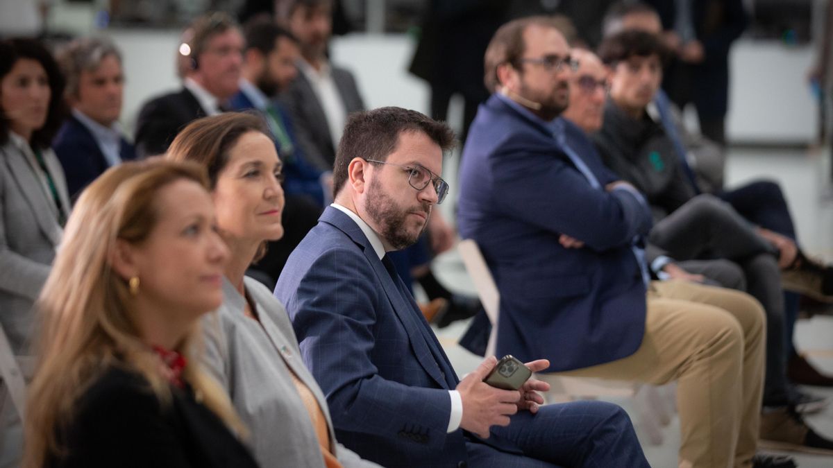 La ministra de Industria, Comercio y Turismo, Reyes Maroto y el presidente de la Generalitat, Pere Aragonés, en la inauguración de la nueva planta de Wallbox, a 20 de abril de 2022, en Barcelona.