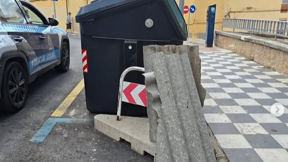 Amianto en la basura: investigan en Cuenca dos vertidos de fibrocemento en la vía pública