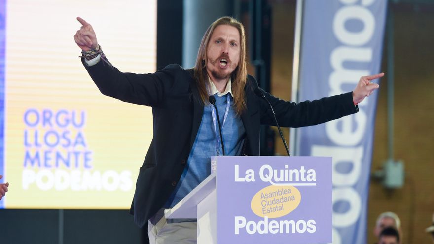 Archivo - El secretario de Organización de Podemos, Pablo Fernández, interviene durante la V Asamblea Ciudadana de Podemos, en el Pabellón de Convenciones de Casa de Campo, a 11 de abril de 2025, en Madrid (España).