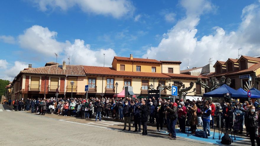 La masiva concentración en la plaza de Mansilla de las Mulas (León)