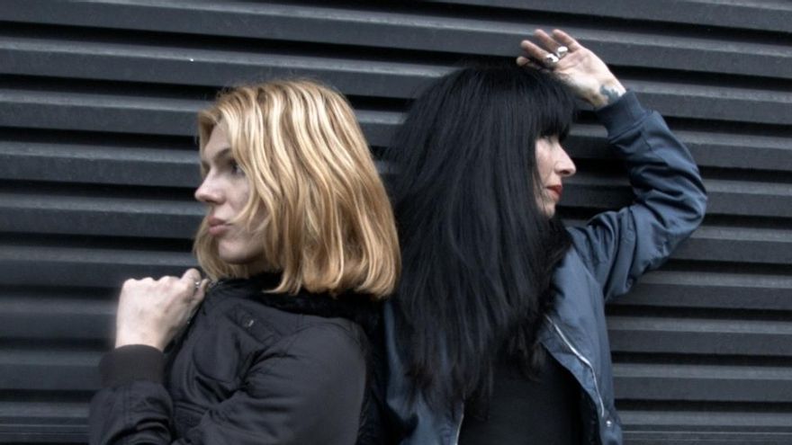 Samantha Hudson y Patrizia Escoín cantan una nueva versión de 'Muérdeme'