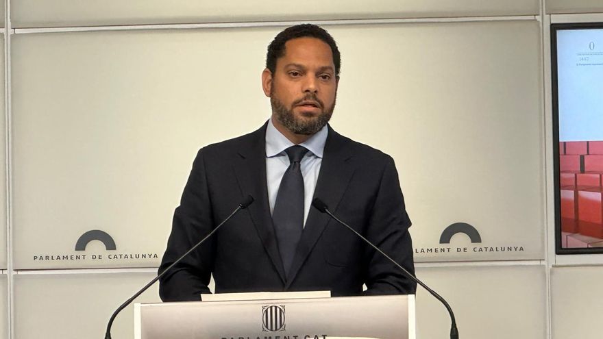 El líder de Vox en Catalunya, Ignacio Garriga, en una rueda de prensa en el Parlament