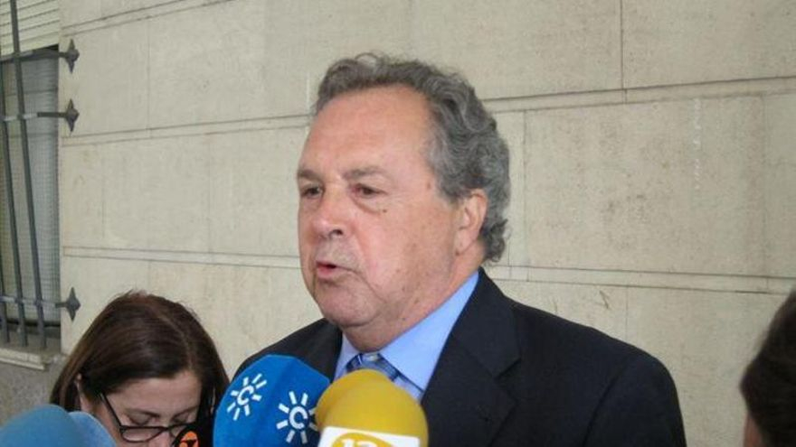El expresidente de Invercaria alude a una "lucha de partidos" en la que no tiene "nada que ver"