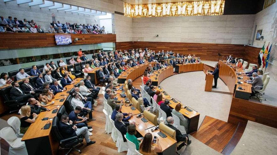 Extremadura no olvida la guerra y ensalza su riqueza con una llamada al consenso