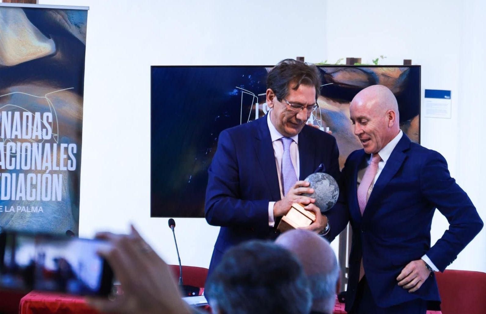 Juan Antonio Rodríguez durante la entrega de un reconocimiento.