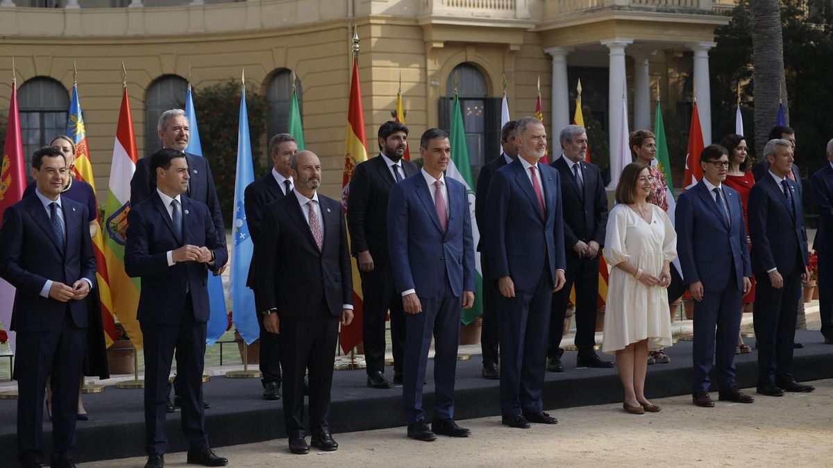 Foto de familia de las autoridades asistentes a la XXVIII Conferencia de Presidentes, en Palau de Pedralbes de Barcelona, a 6 de junio de 2025
- Kike Rincón - Europa Press - Archivo