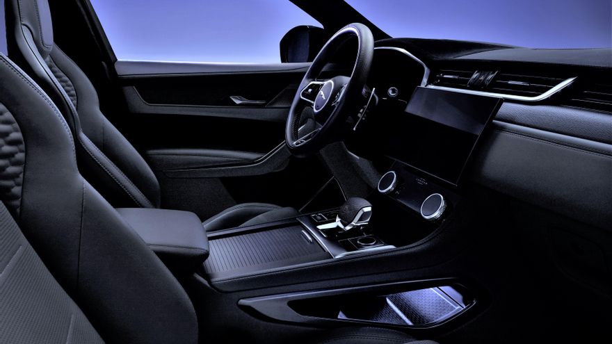 El habitáculo del Jaguar F-Pace rezuma lujo y refinamiento.