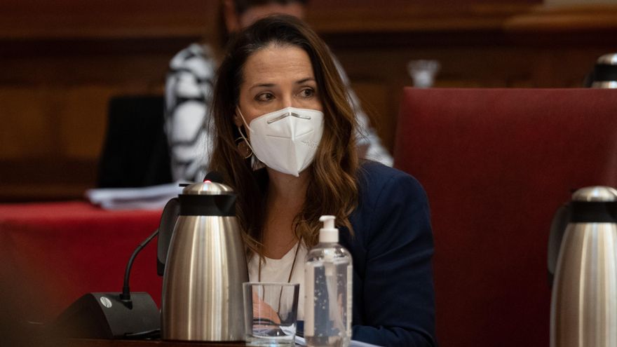 Patricia Hernández (PSOE), durante el pleno extraordinario celebrado este viernes 4 de diciembre