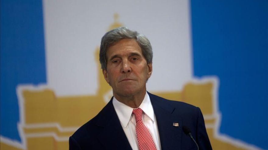 Kerry llama a Karzai para rebajar tensiones sobre la oficina talibán en Catar