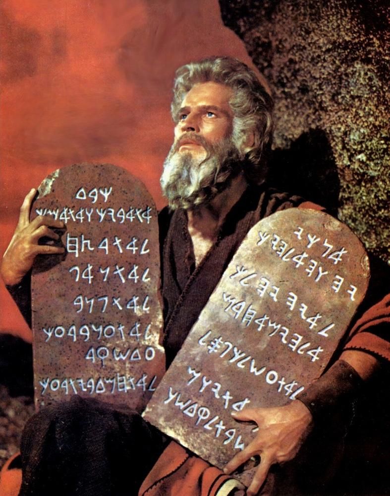 Charlton Heston en una escena de Los diez mandamientos (Cecil B. DeMille, 1956). 