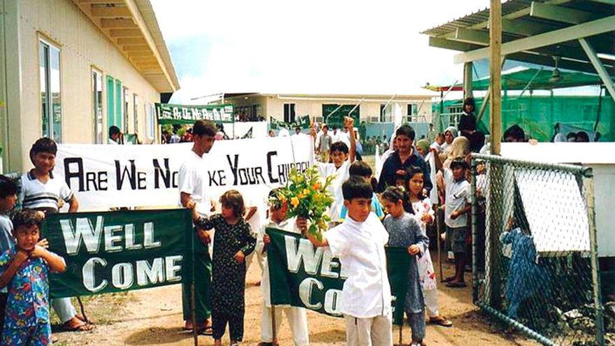 Nueva Zelanda acuerda acoger hasta 450 refugiados bajo custodia de Australia