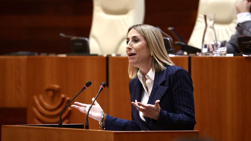 María Guardiola durante el debate de su investidura