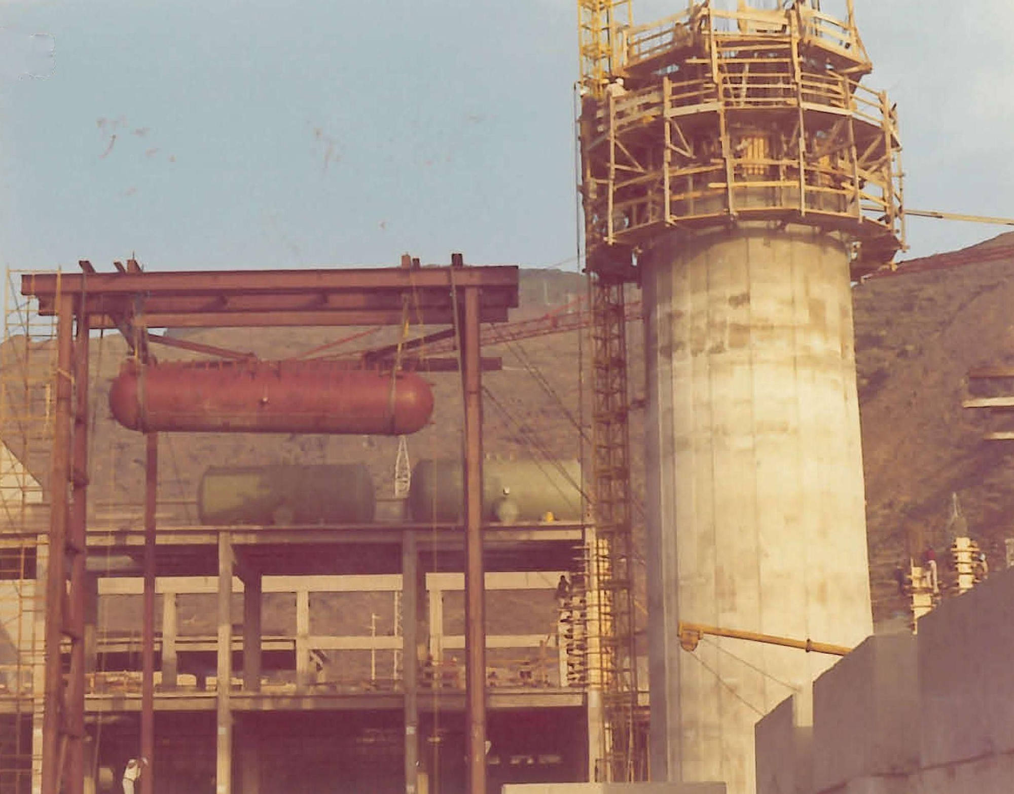 Otra imagen histórica de la chimenea.