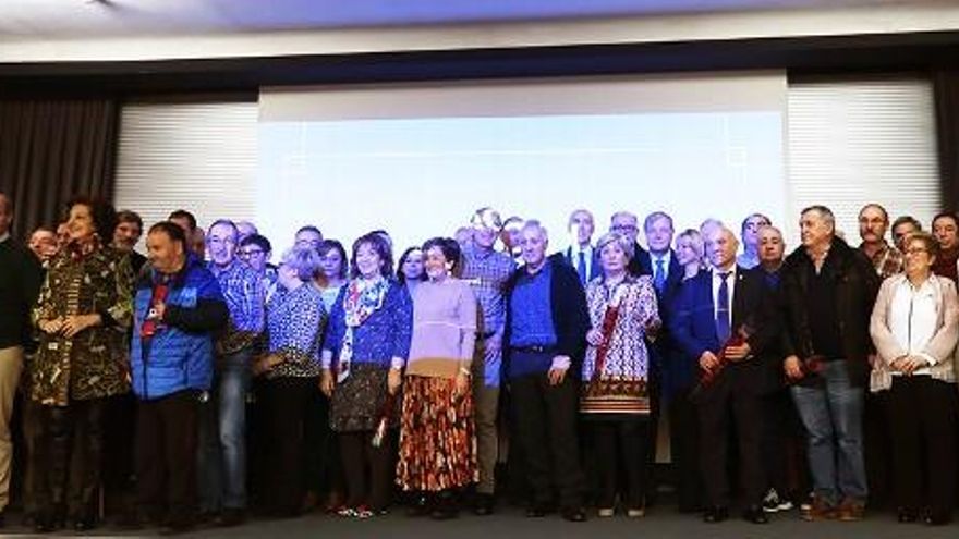 Los homenajeados del 2019 en el Ayuntamiento de León, en una foto de familia.