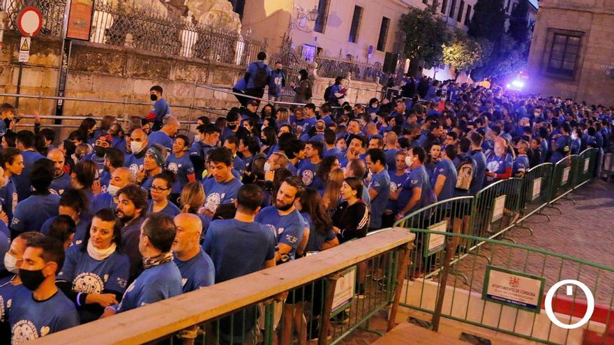 Una marea azul salpica ilusión por las calles de Córdoba