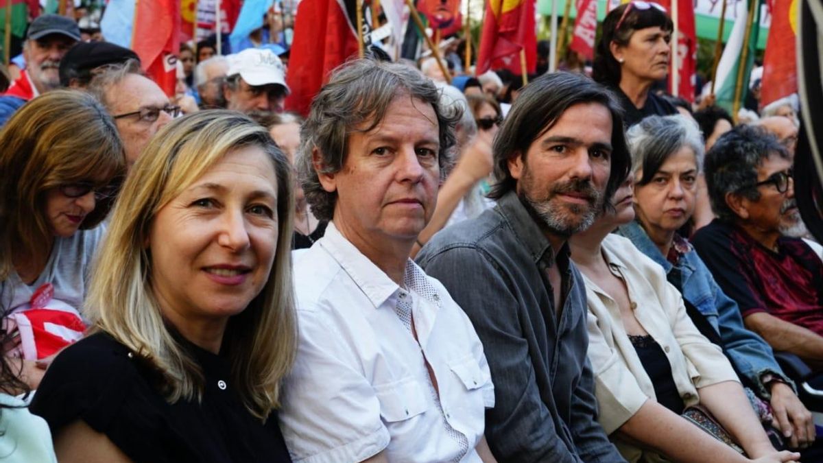 Myriam Bregman, "Chipi" Castillo y Nicolás del Caño en el cierre de campaña del Frente de Izquierda