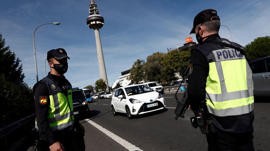 Siete mil agentes desplegados en controles para vigilar los viajes en Madrid