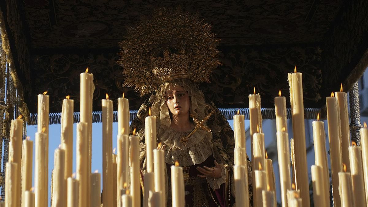 Salida procesional de la Hermandad de la Expiración, en imágenes