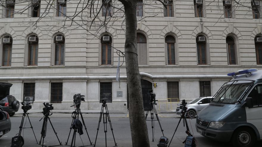 Dos de los tres policías admitieron haber disparado contra el auto en el que iban Lucas y sus amigos