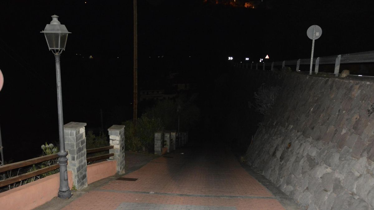 Calles a oscuras en Valsequillo, Gran Canaria.