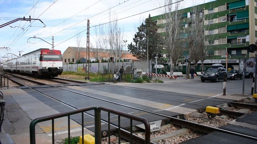La Mancomunitat de l’Horta Sud y Alfafar presentan en el Congreso más de 5.000 firmas pidiendo el soterramiento de las vías