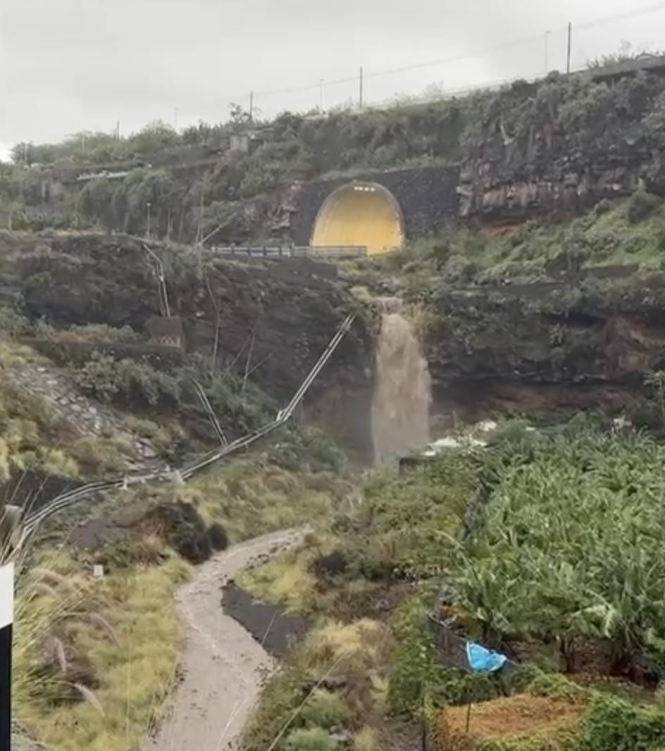 Barranco de Tenisca, este jueves, 1 de enero de 2026, corriendo.
