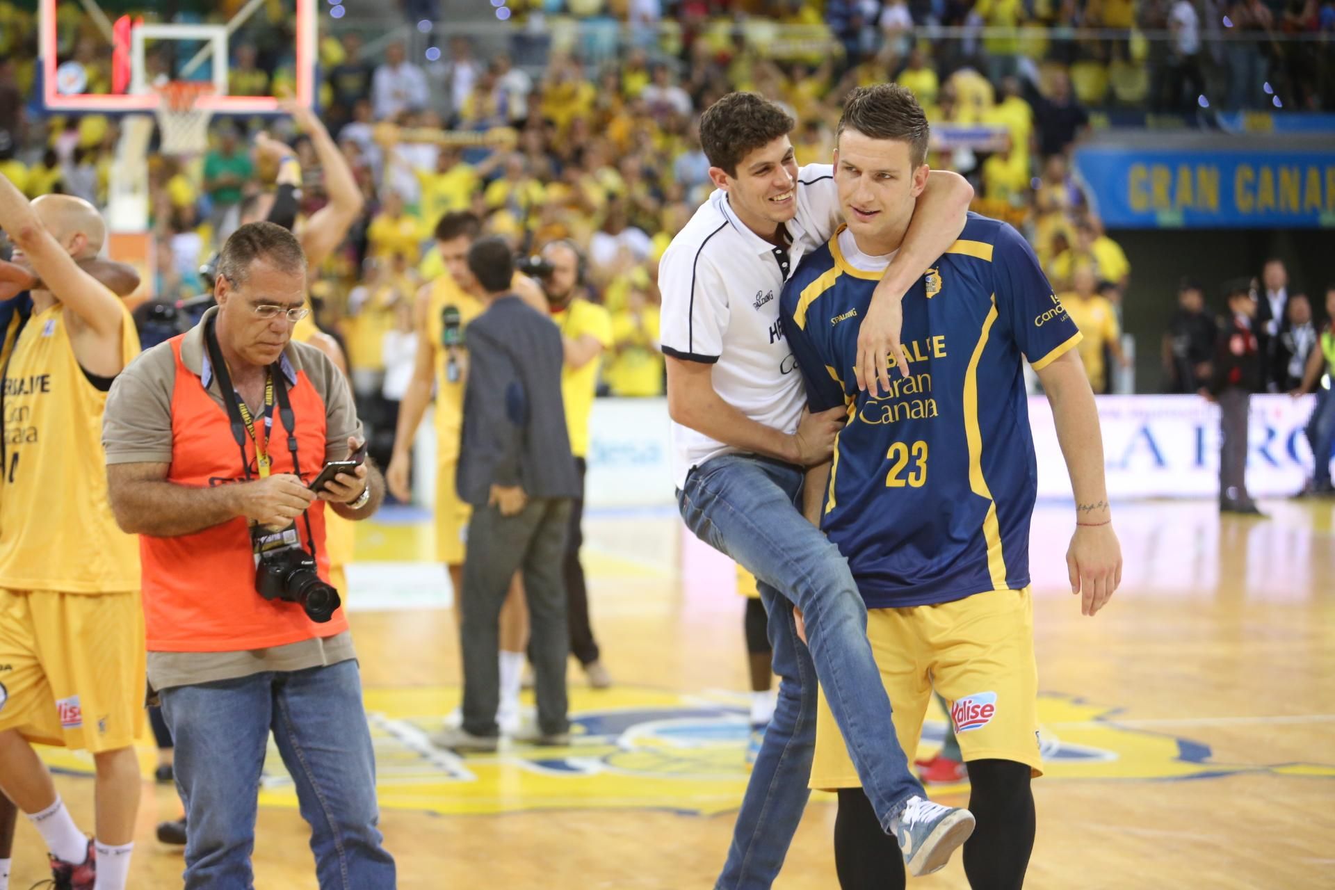 Imágenes del partido de cuartos de final de playoff entre el Granca y el Baskonia. (Alejandro Ramos).